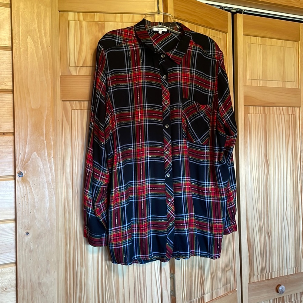 Long sleeve shirt with gold threading